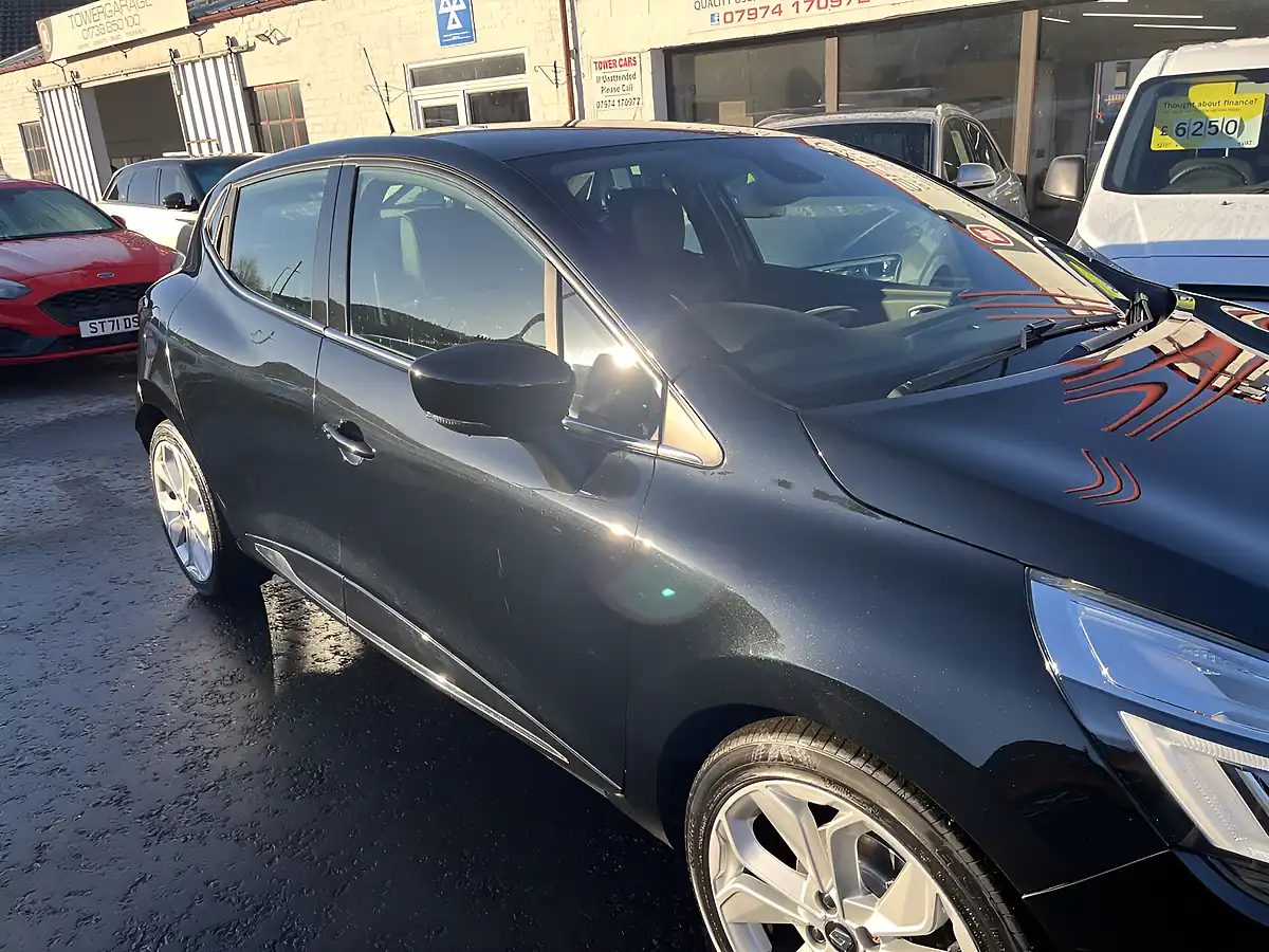 Used 2016 Renault Clio Dynamique S Nav Diamond Black - Interior and Exterior details 5