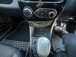 Used 2016 Renault Clio Dynamique S Nav Diamond Black - Interior and Exterior details 8