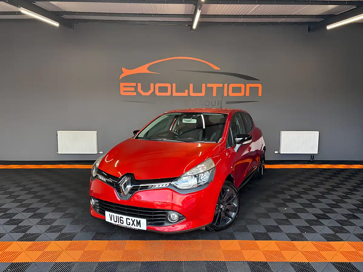 Used 2016 Renault Clio Dynamique S Nav Red - Front View