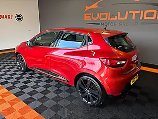Used 2016 Renault Clio Dynamique S Nav Red - Interior and Exterior details 3
