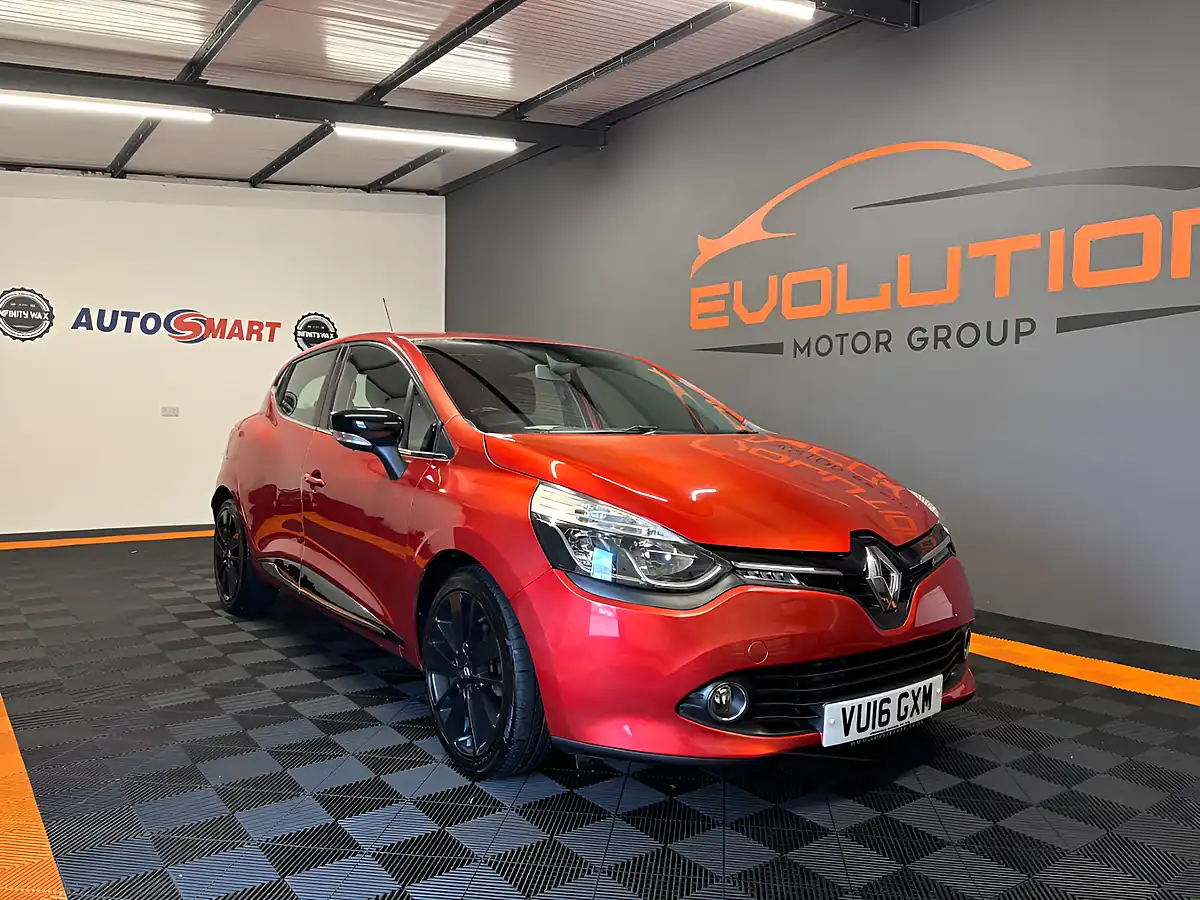 Used 2016 Renault Clio Dynamique S Nav Red - Interior and Exterior details 4