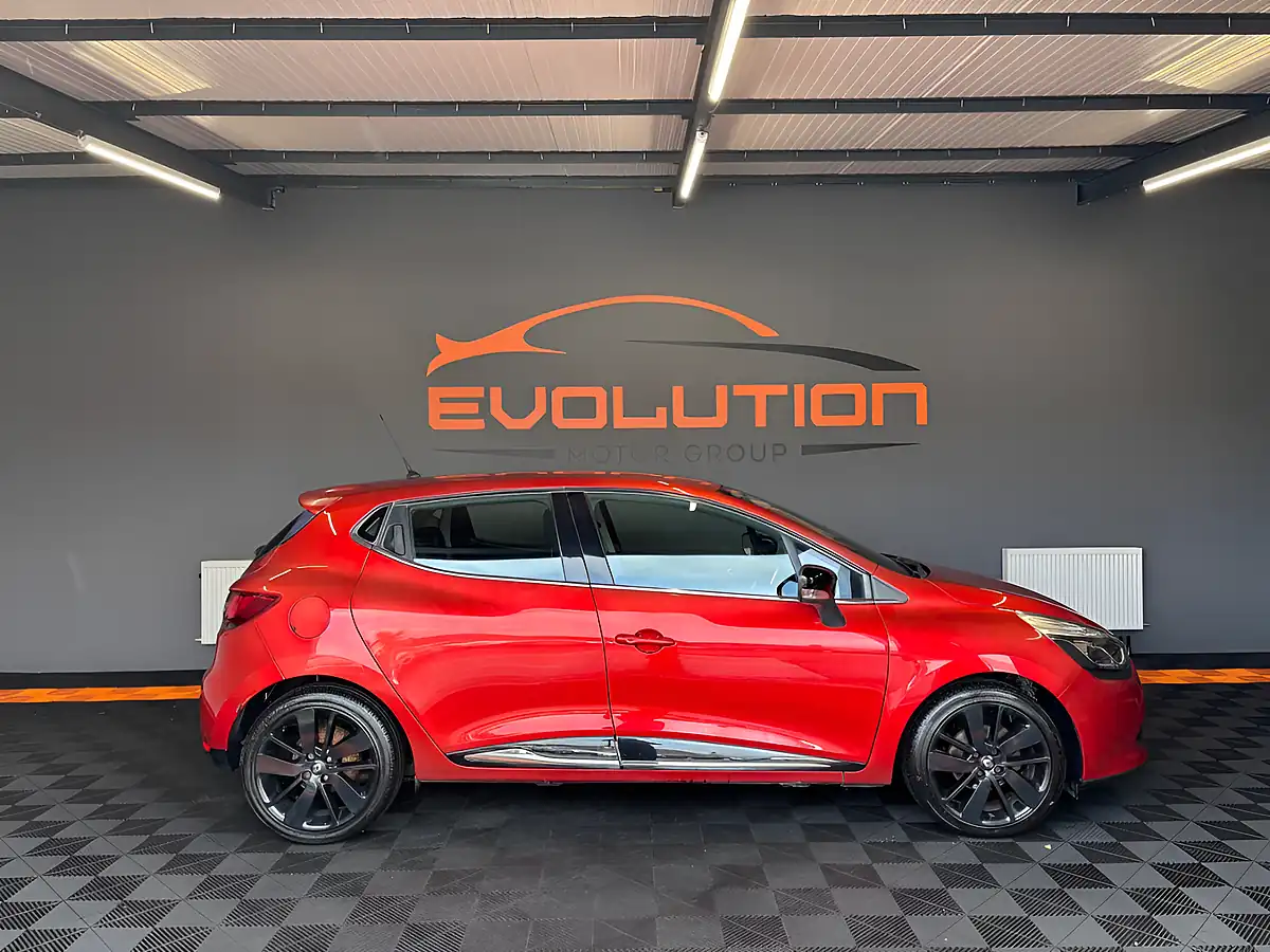 Used 2016 Renault Clio Dynamique S Nav Red - Interior and Exterior details 5