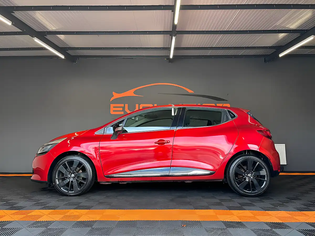 Used 2016 Renault Clio Dynamique S Nav Red - Interior and Exterior details 6