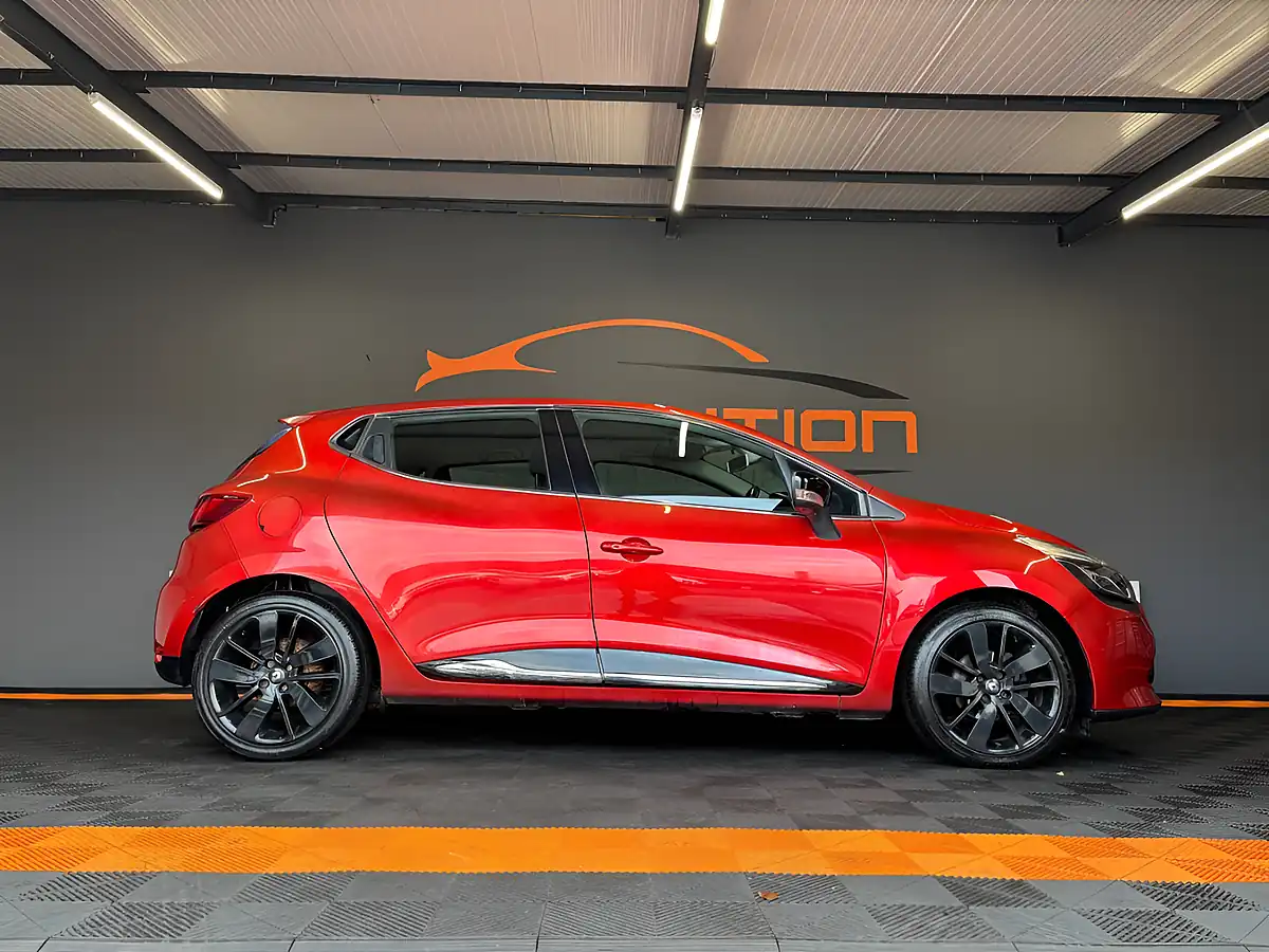 Used 2016 Renault Clio Dynamique S Nav Red - Interior and Exterior details 8