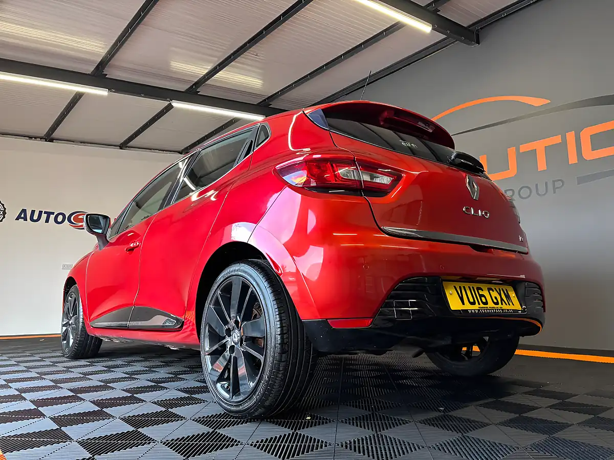Used 2016 Renault Clio Dynamique S Nav Red - Interior and Exterior details 9