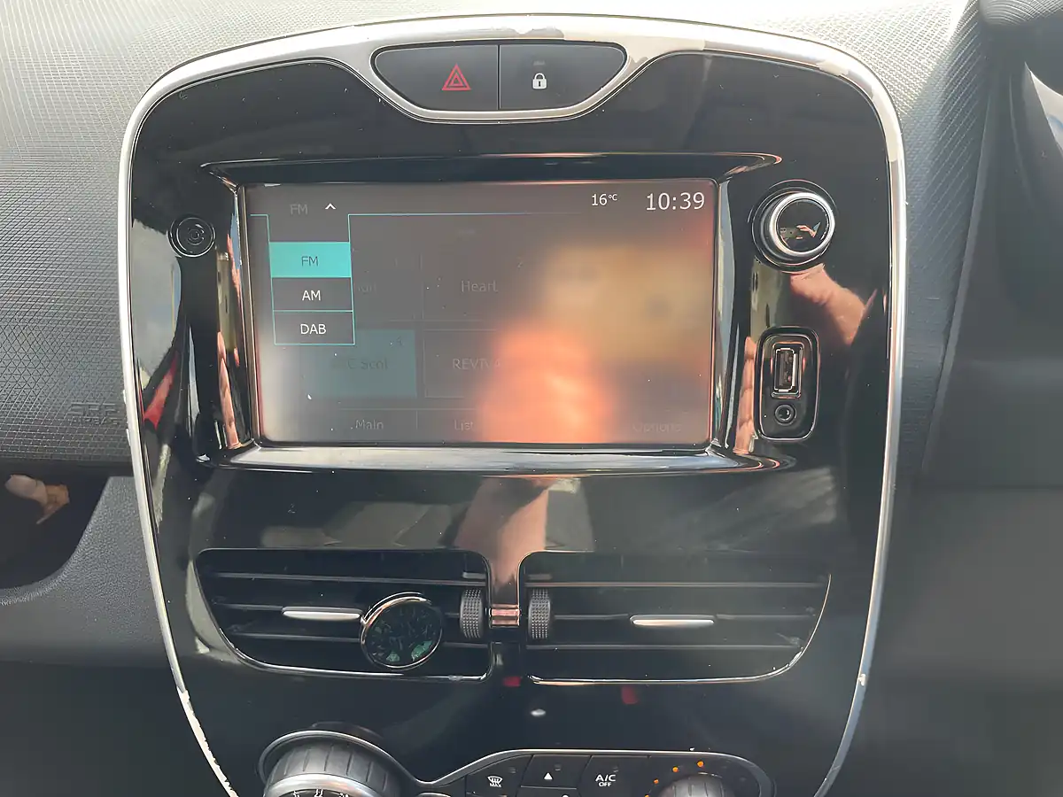 Used 2016 Renault Clio Dynamique S Nav Red - Interior and Exterior details 13