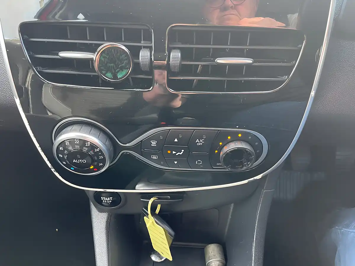 Used 2016 Renault Clio Dynamique S Nav Red - Interior and Exterior details 14