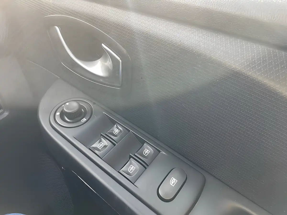 Used 2016 Renault Clio Dynamique S Nav Red - Interior and Exterior details 19