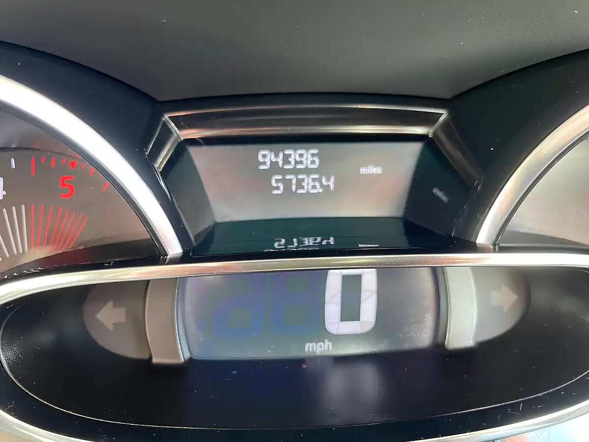 Used 2016 Renault Clio Dynamique S Nav Red - Interior and Exterior details 20