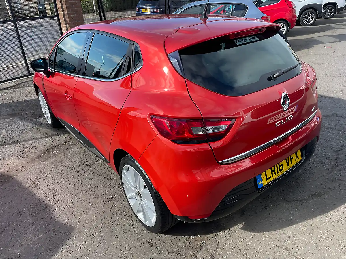 Used 2016 Renault Clio Dynamique S Nav Red - Interior and Exterior details 6