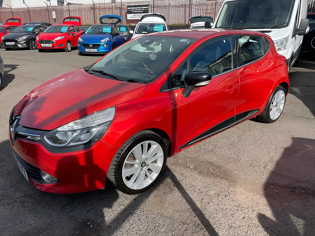 Used 2016 Renault Clio Dynamique S Nav Red - Interior and Exterior details 7