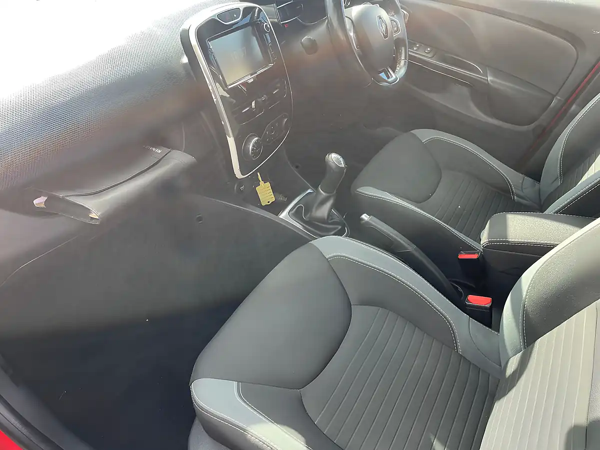Used 2016 Renault Clio Dynamique S Nav Red - Interior and Exterior details 8