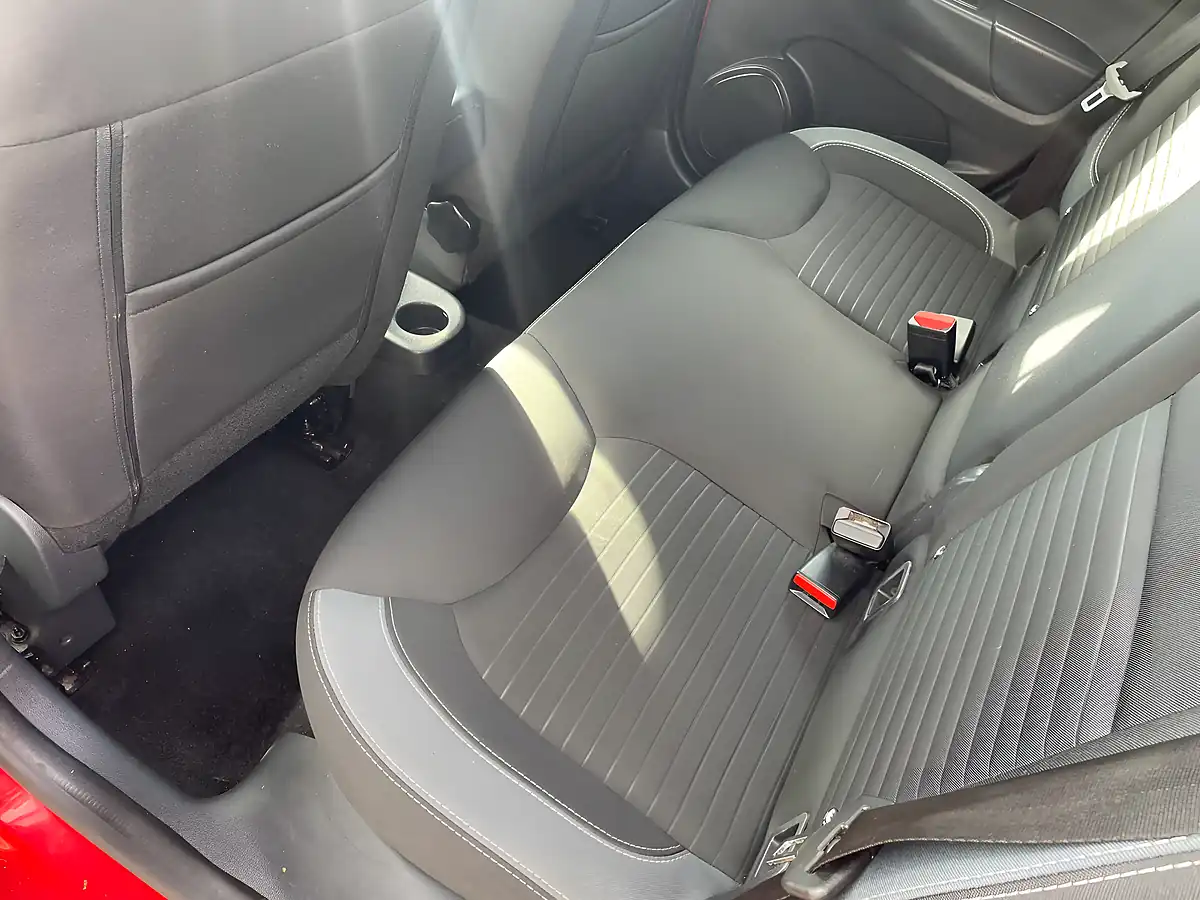 Used 2016 Renault Clio Dynamique S Nav Red - Interior and Exterior details 9