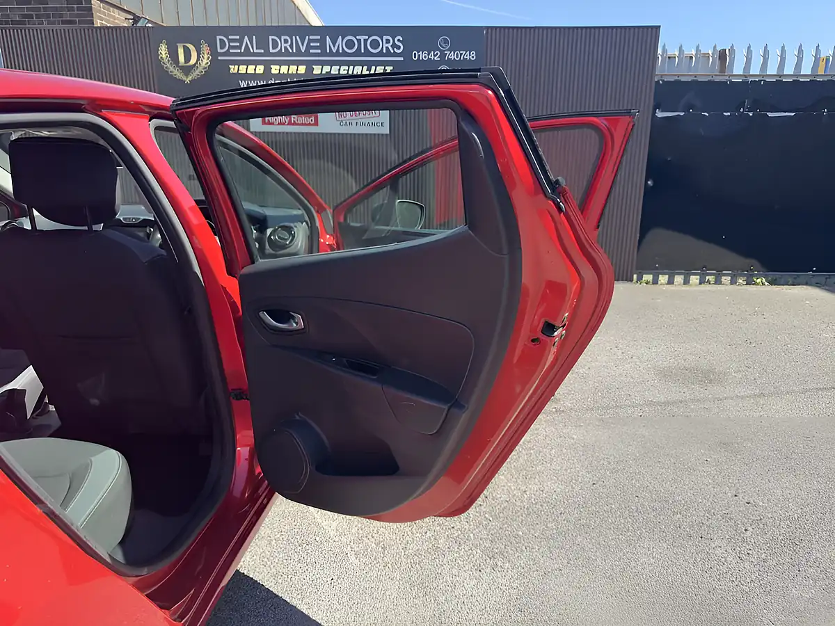 Used 2016 Renault Clio Dynamique S Nav Red - Interior and Exterior details 12