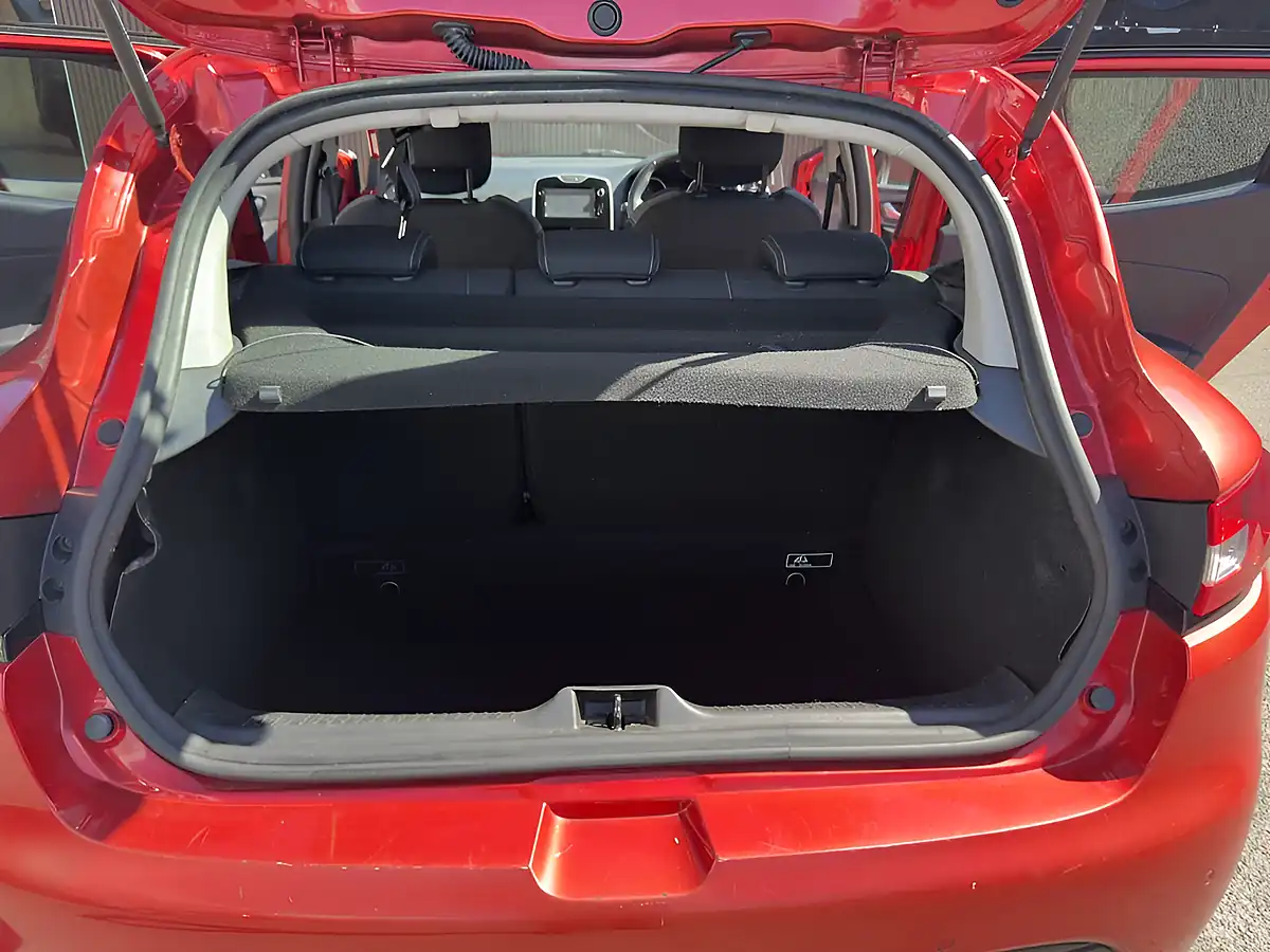 Used 2016 Renault Clio Dynamique S Nav Red - Interior and Exterior details 14