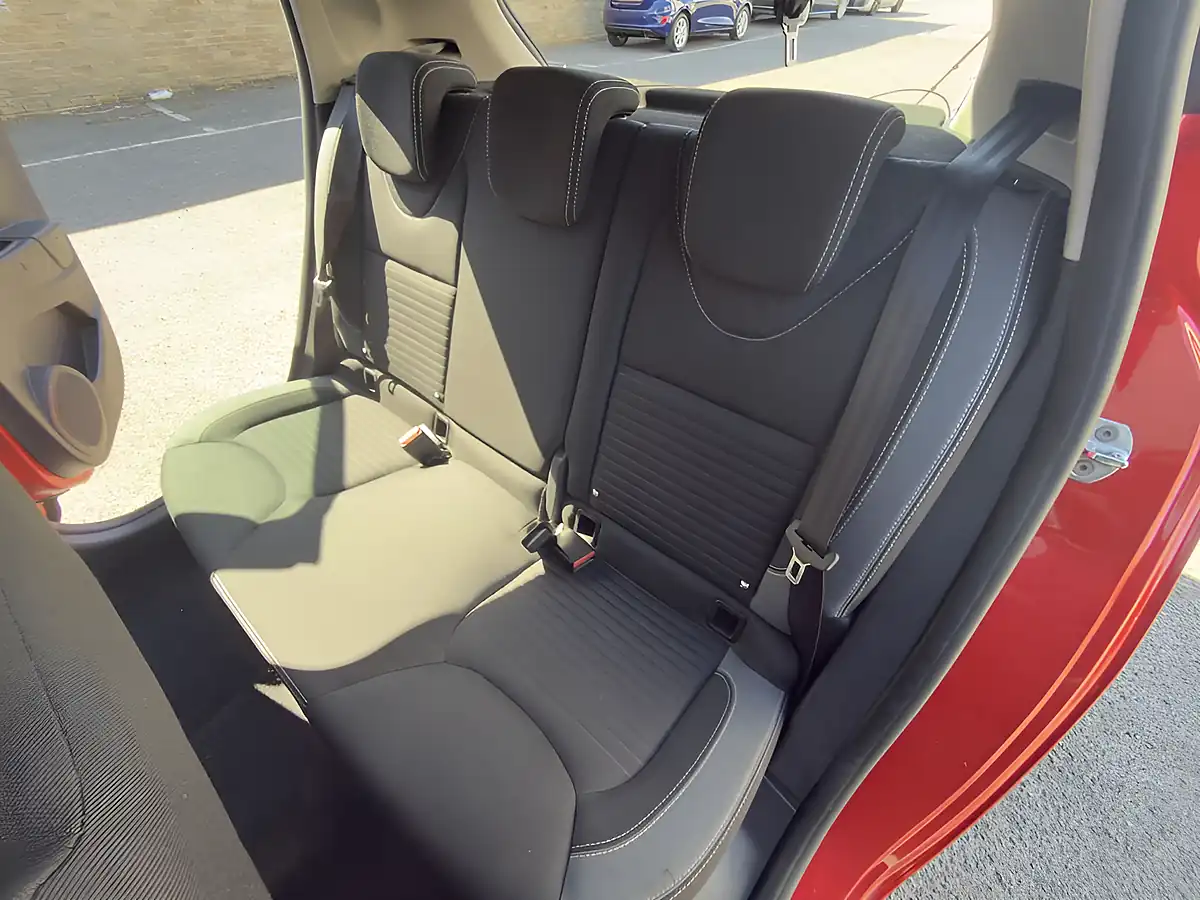 Used 2016 Renault Clio Dynamique S Nav Red - Interior and Exterior details 16