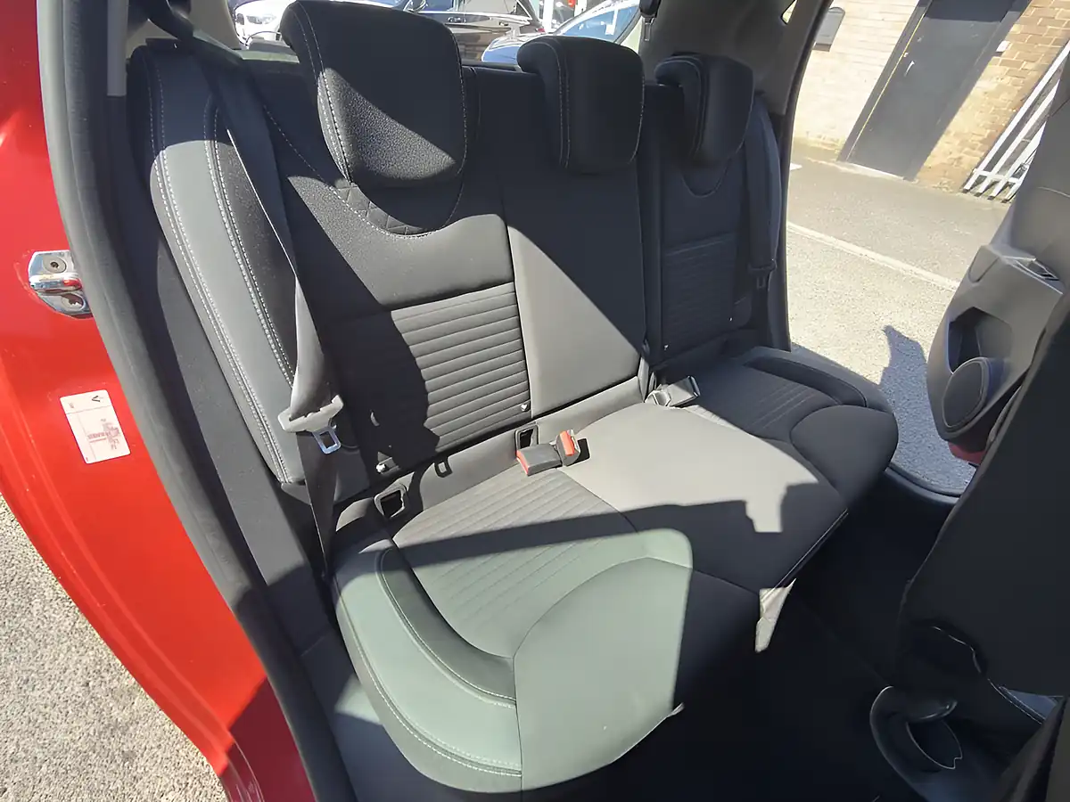 Used 2016 Renault Clio Dynamique S Nav Red - Interior and Exterior details 17