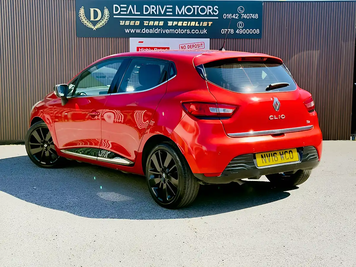 Used 2016 Renault Clio Dynamique S Nav Red - Interior and Exterior details 5