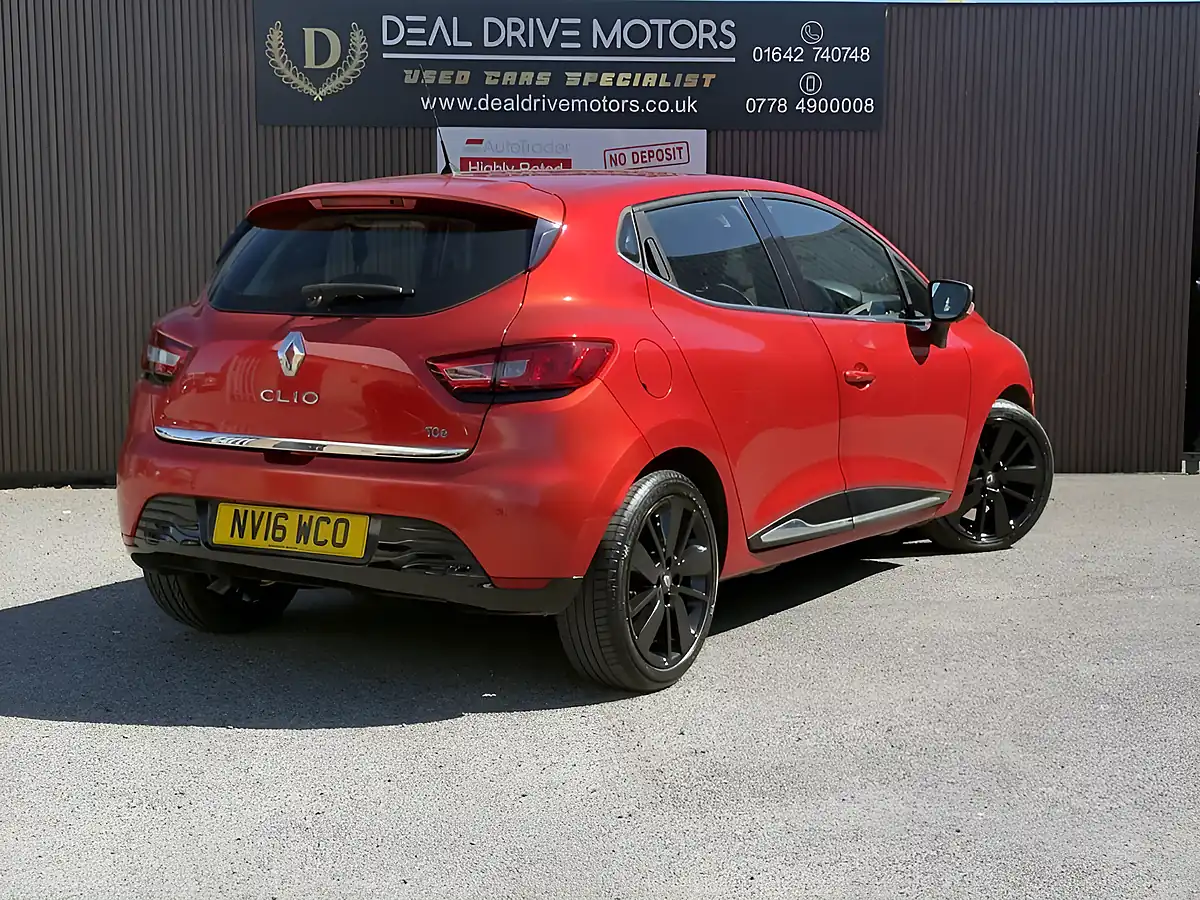 Used 2016 Renault Clio Dynamique S Nav Red - Interior and Exterior details 7