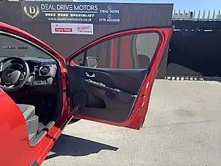 Used 2016 Renault Clio Dynamique S Nav Red - Interior and Exterior details 9