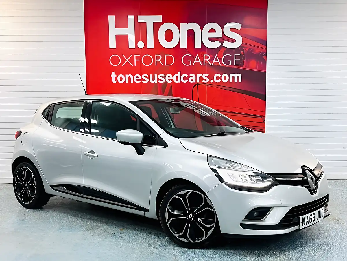 Used 2016 Renault Clio Dynamique S Nav Silver - Front View