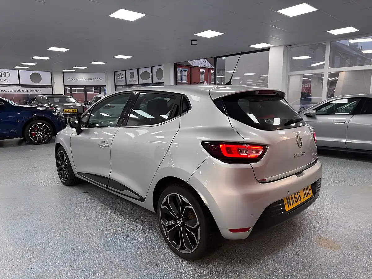 Used 2016 Renault Clio Dynamique S Nav Silver - Interior and Exterior details 10