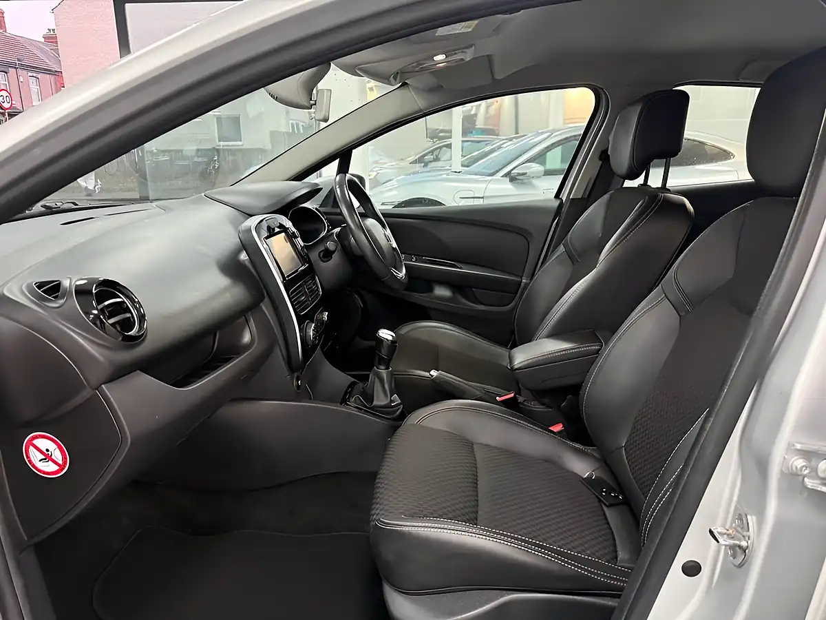 Used 2016 Renault Clio Dynamique S Nav Silver - Interior and Exterior details 13