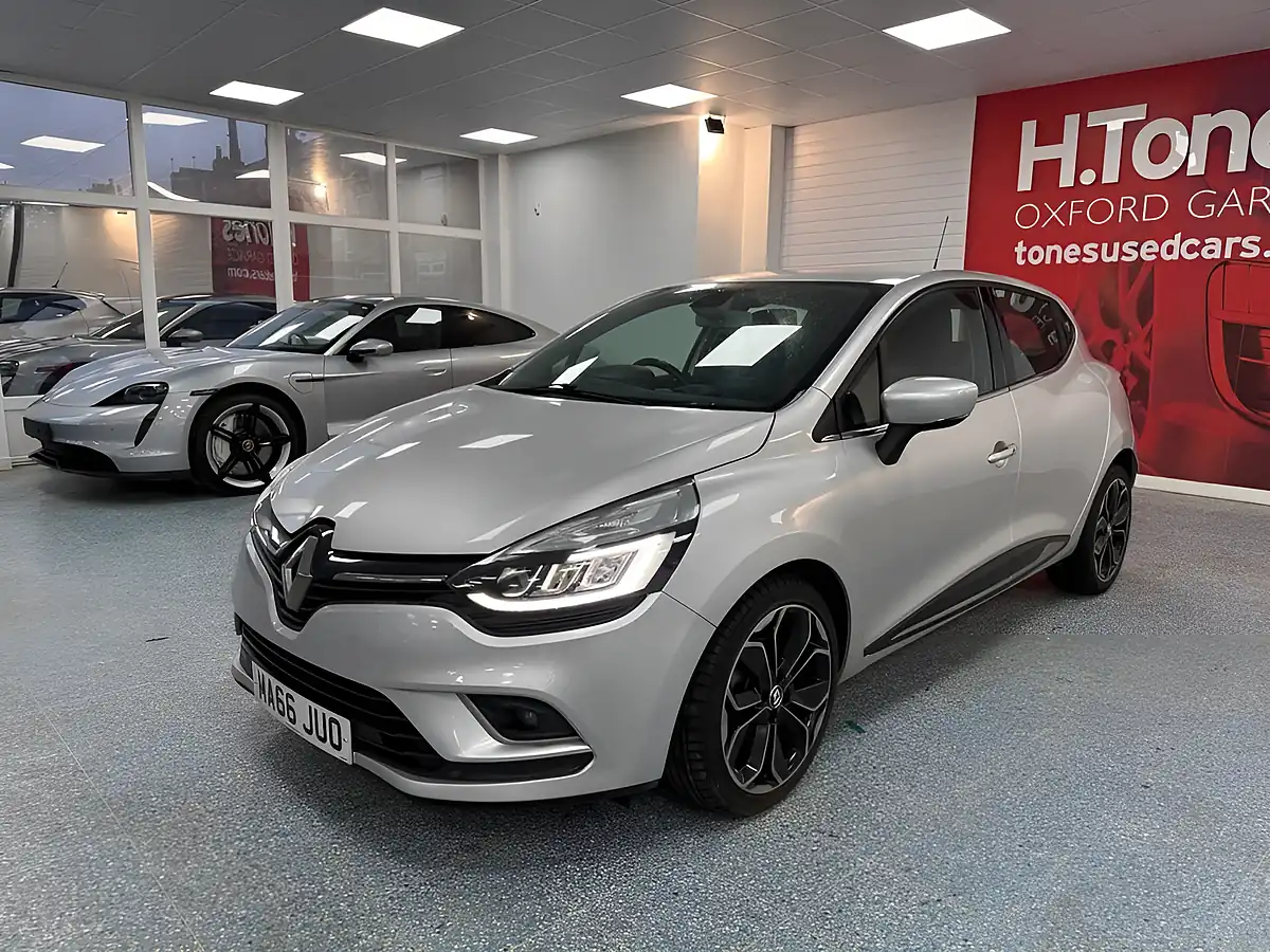 Used 2016 Renault Clio Dynamique S Nav Silver - Interior and Exterior details 18