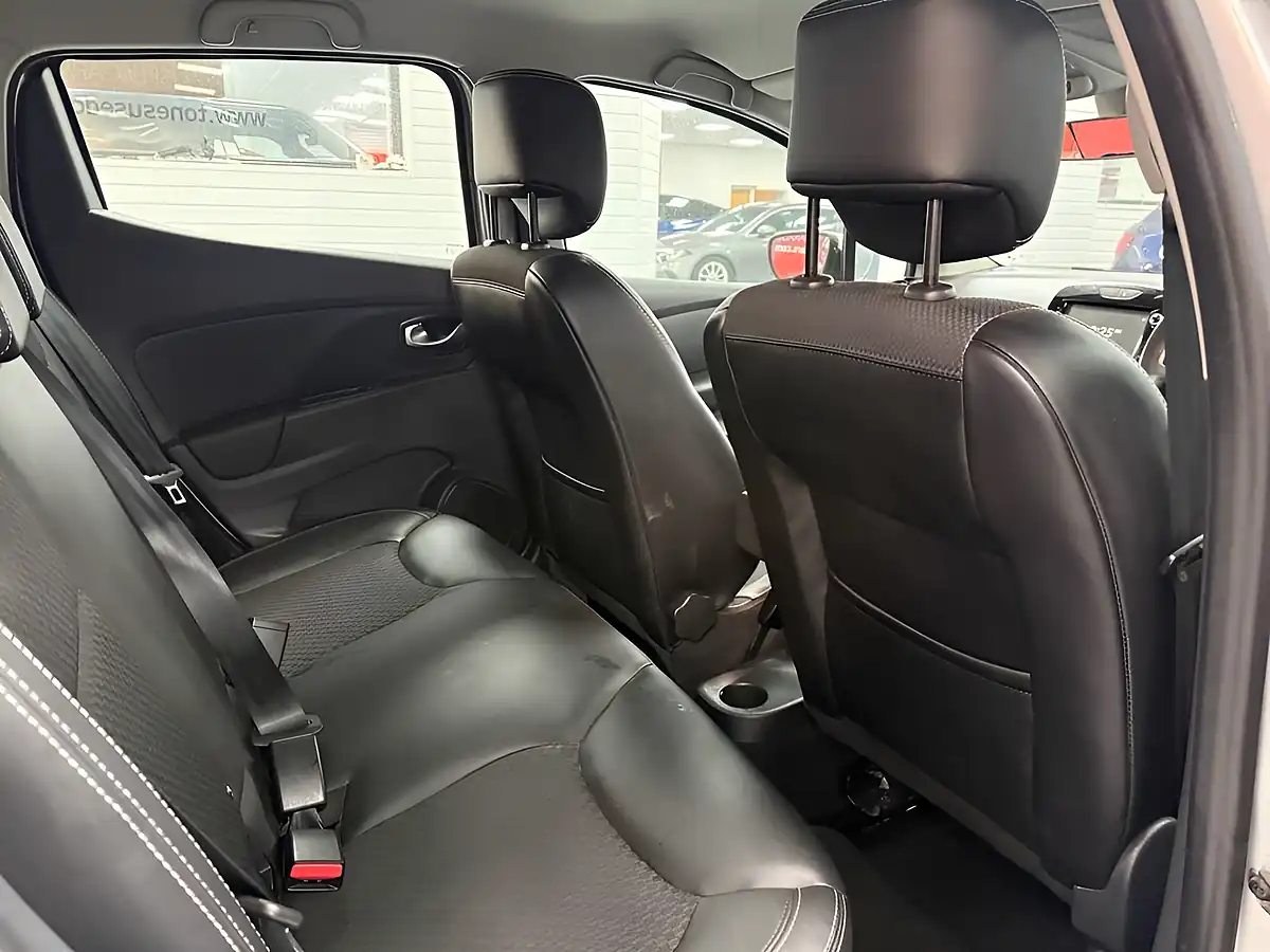 Used 2016 Renault Clio Dynamique S Nav Silver - Interior and Exterior details 3