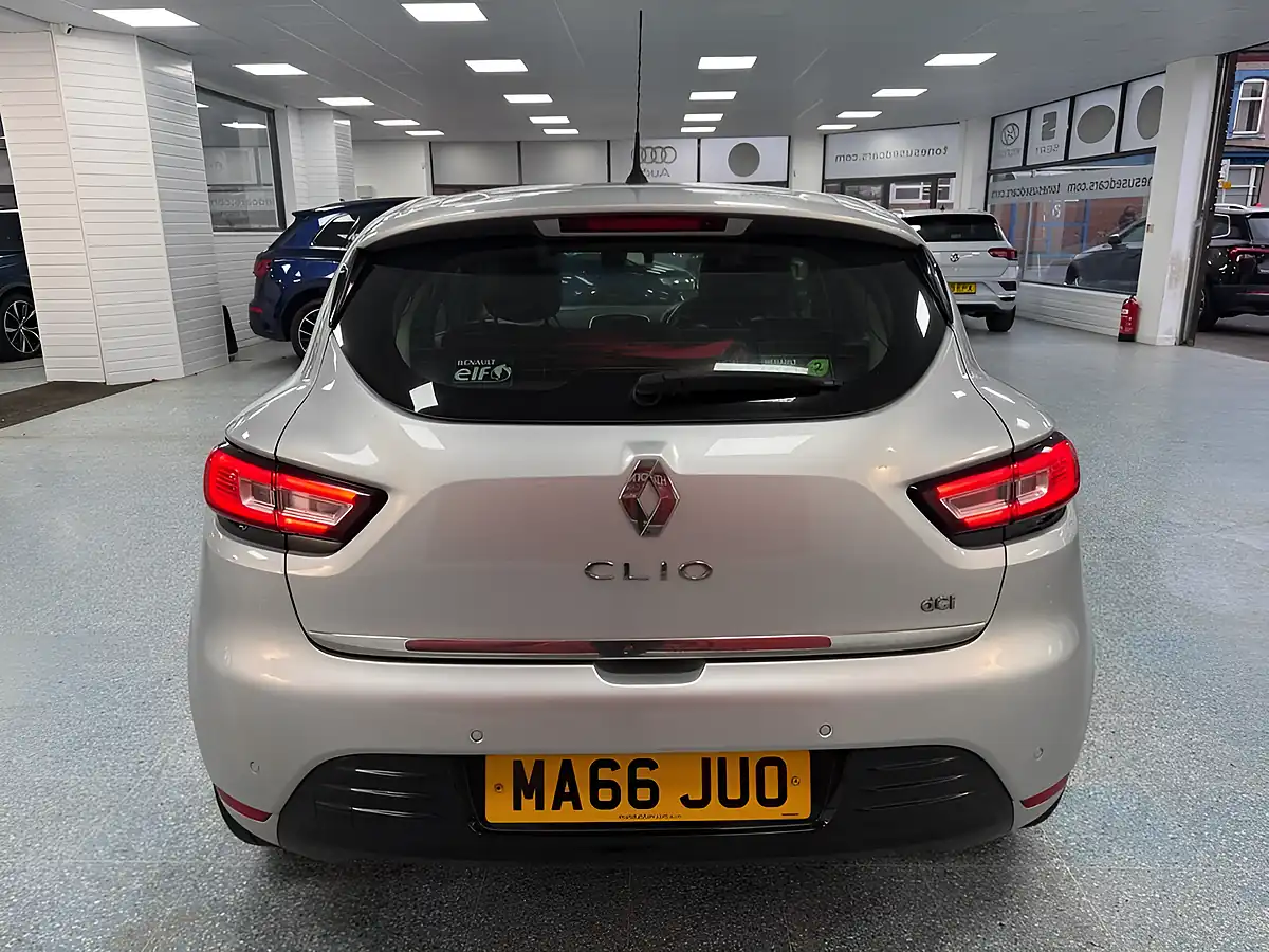 Used 2016 Renault Clio Dynamique S Nav Silver - Interior and Exterior details 9