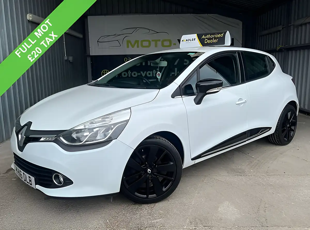 Used 2016 Renault Clio Dynamique S Nav White - Front View