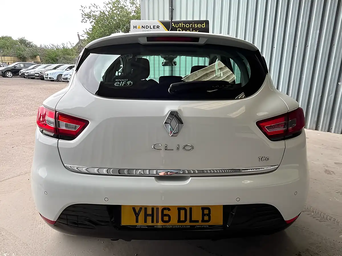 Used 2016 Renault Clio Dynamique S Nav White - Interior and Exterior details 10