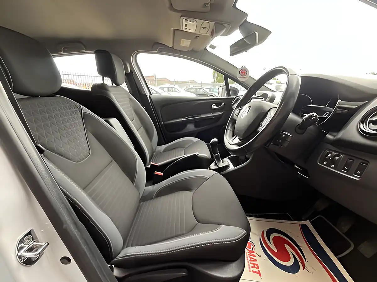 Used 2016 Renault Clio Dynamique S Nav White - Interior and Exterior details 5