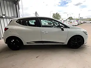 Used 2016 Renault Clio Dynamique S Nav White - Interior and Exterior details 8
