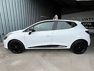 Used 2016 Renault Clio Dynamique S Nav White - Interior and Exterior details 9