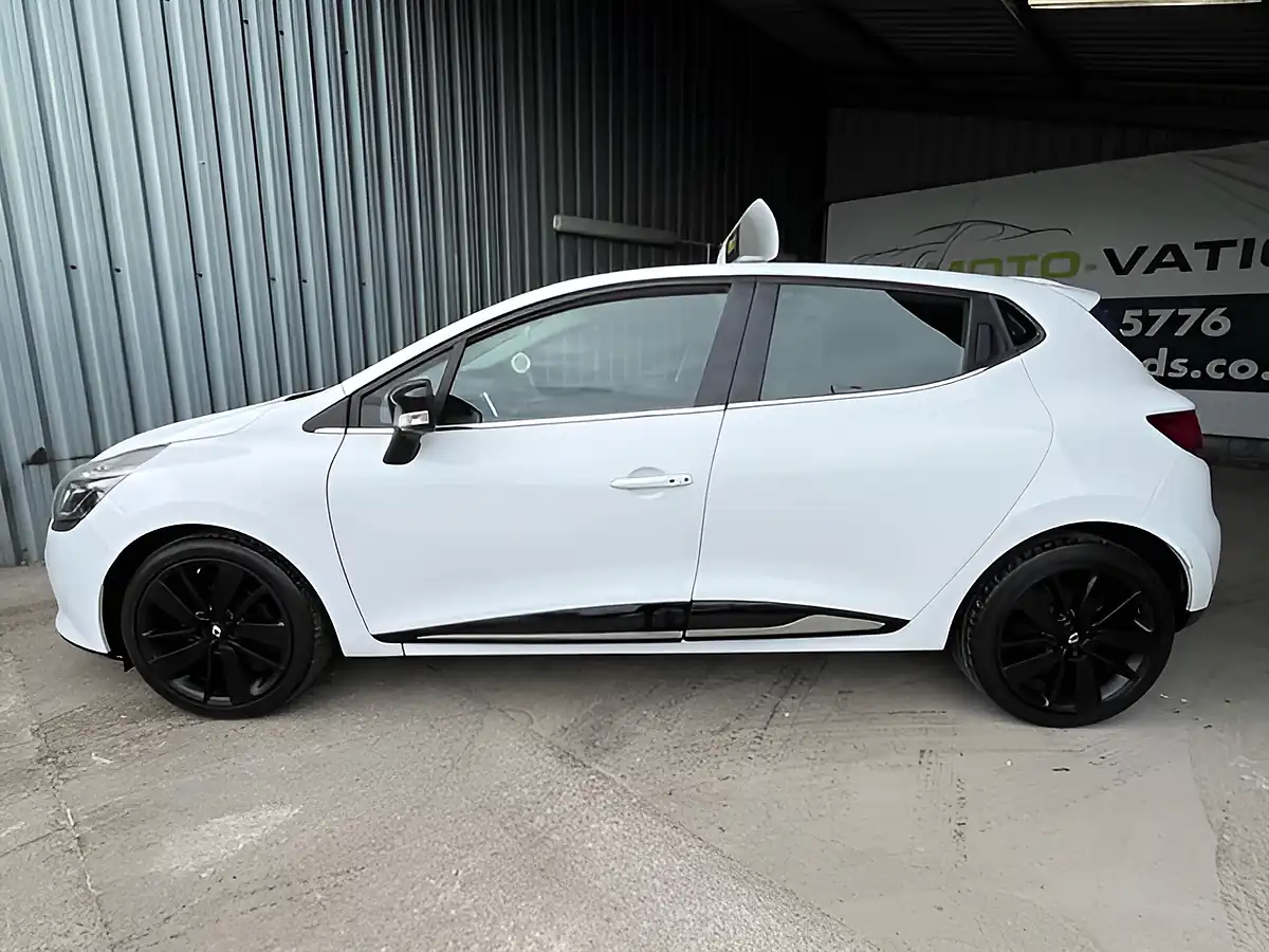 Used 2016 Renault Clio Dynamique S Nav White - Interior and Exterior details 9