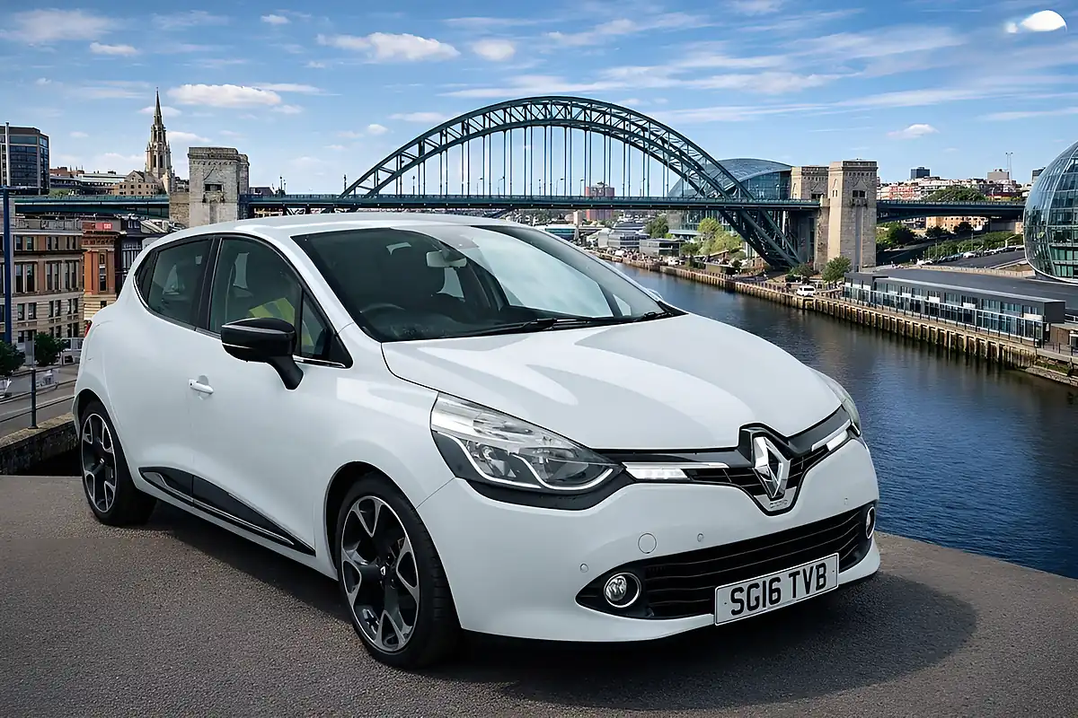 Used 2016 Renault Clio Dynamique S Nav White - Front View