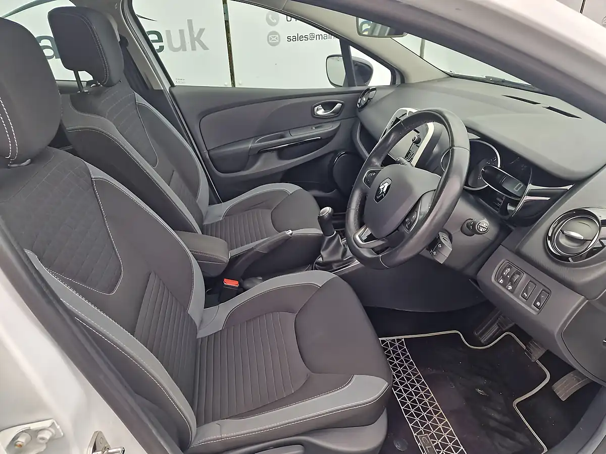 Used 2016 Renault Clio Dynamique S Nav White - Interior and Exterior details 11