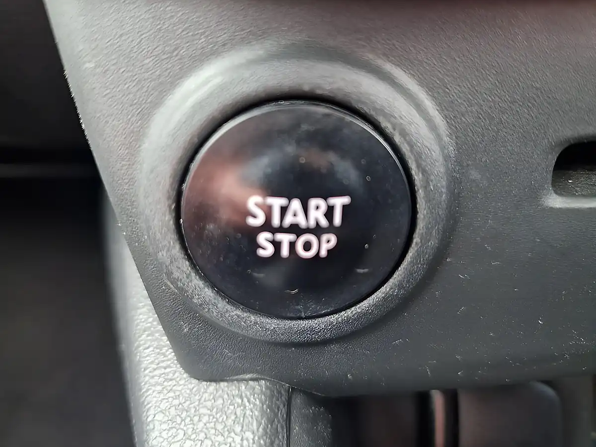 Used 2016 Renault Clio Dynamique S Nav White - Interior and Exterior details 12