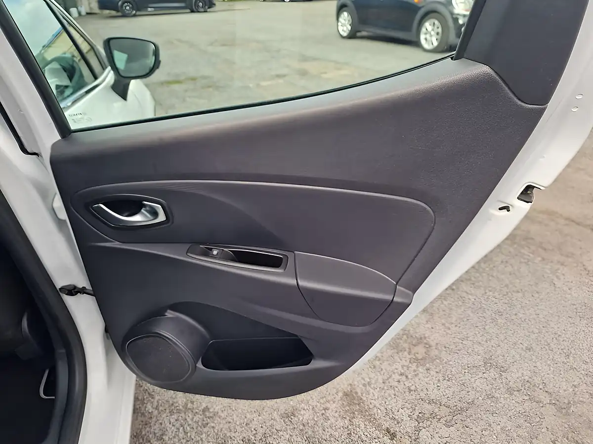 Used 2016 Renault Clio Dynamique S Nav White - Interior and Exterior details 13