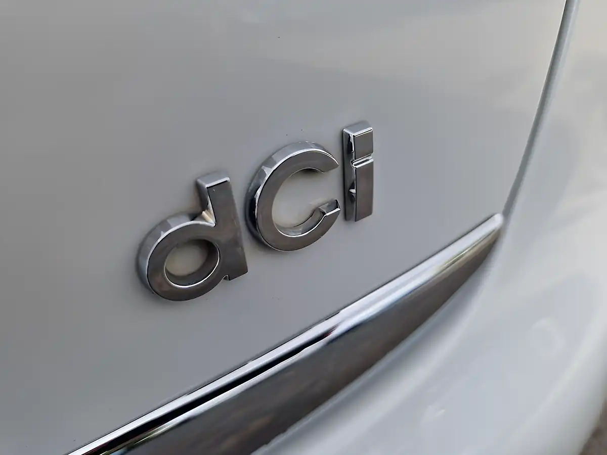 Used 2016 Renault Clio Dynamique S Nav White - Interior and Exterior details 15