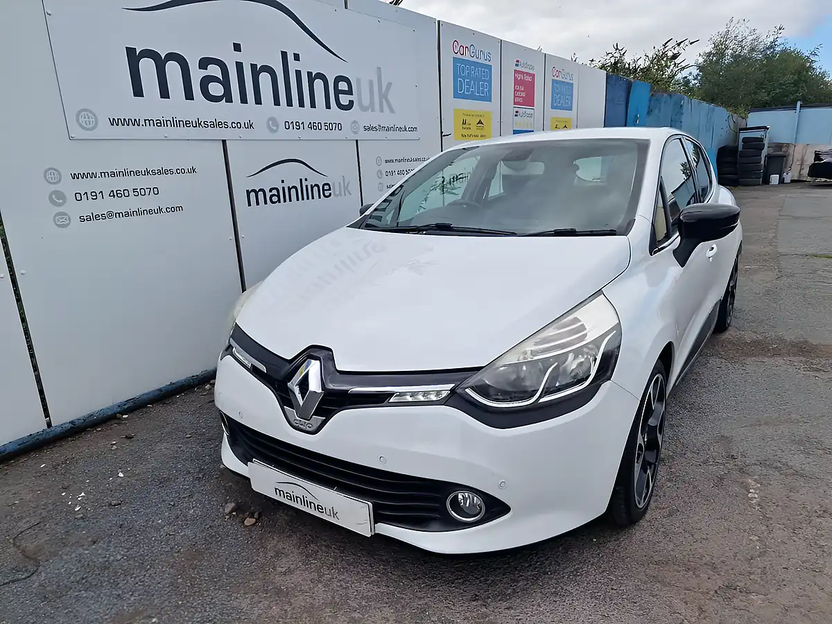 Used 2016 Renault Clio Dynamique S Nav White - Interior and Exterior details 3
