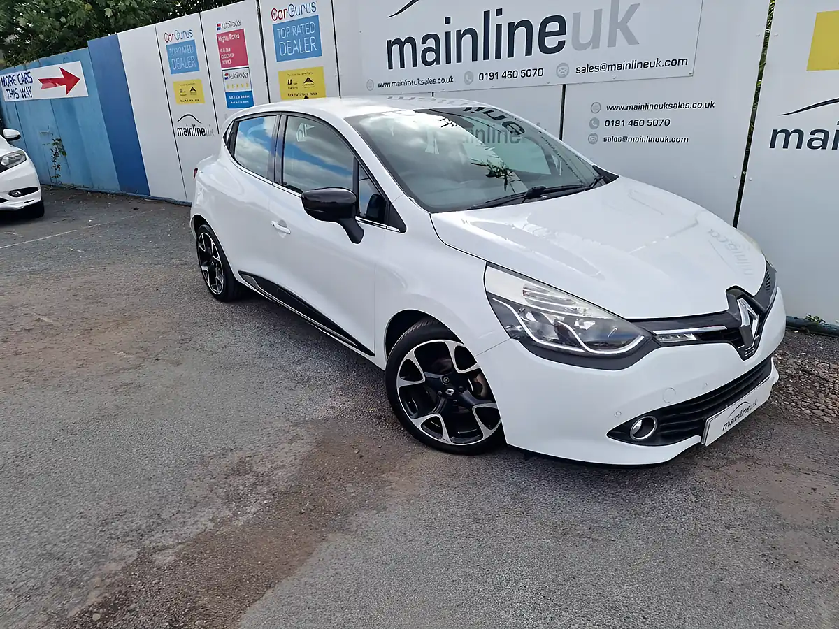 Used 2016 Renault Clio Dynamique S Nav White - Interior and Exterior details 5