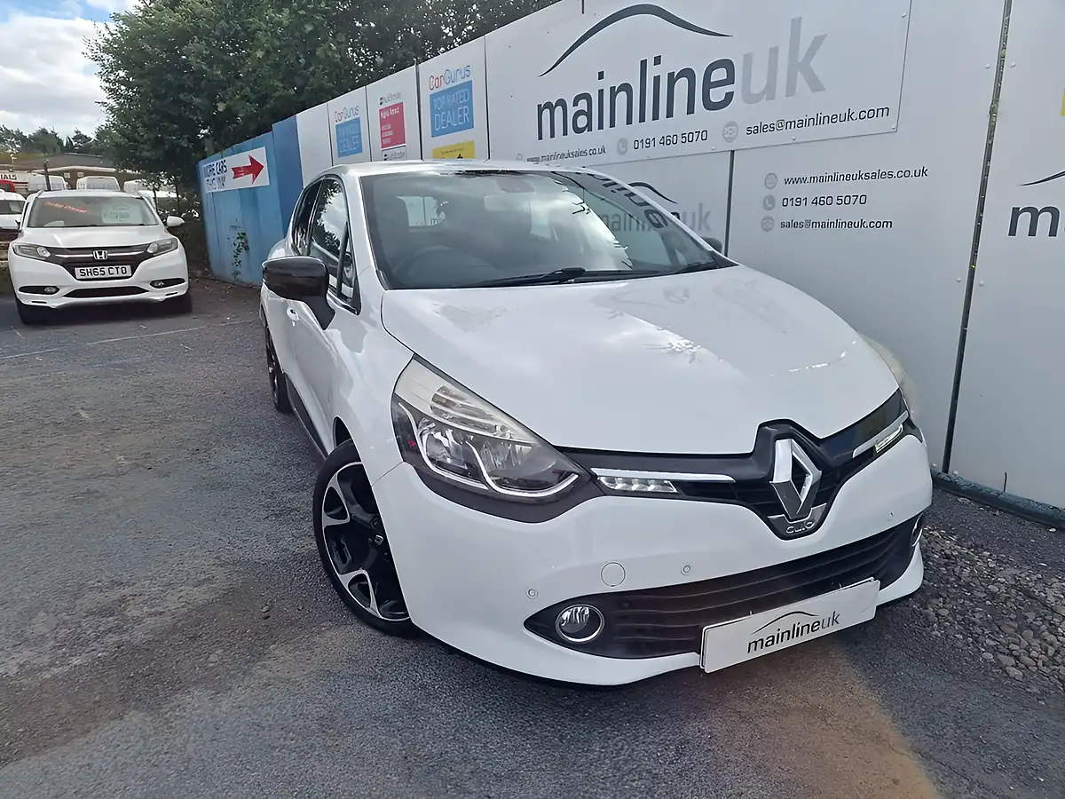 Used 2016 Renault Clio Dynamique S Nav White - Interior and Exterior details 6