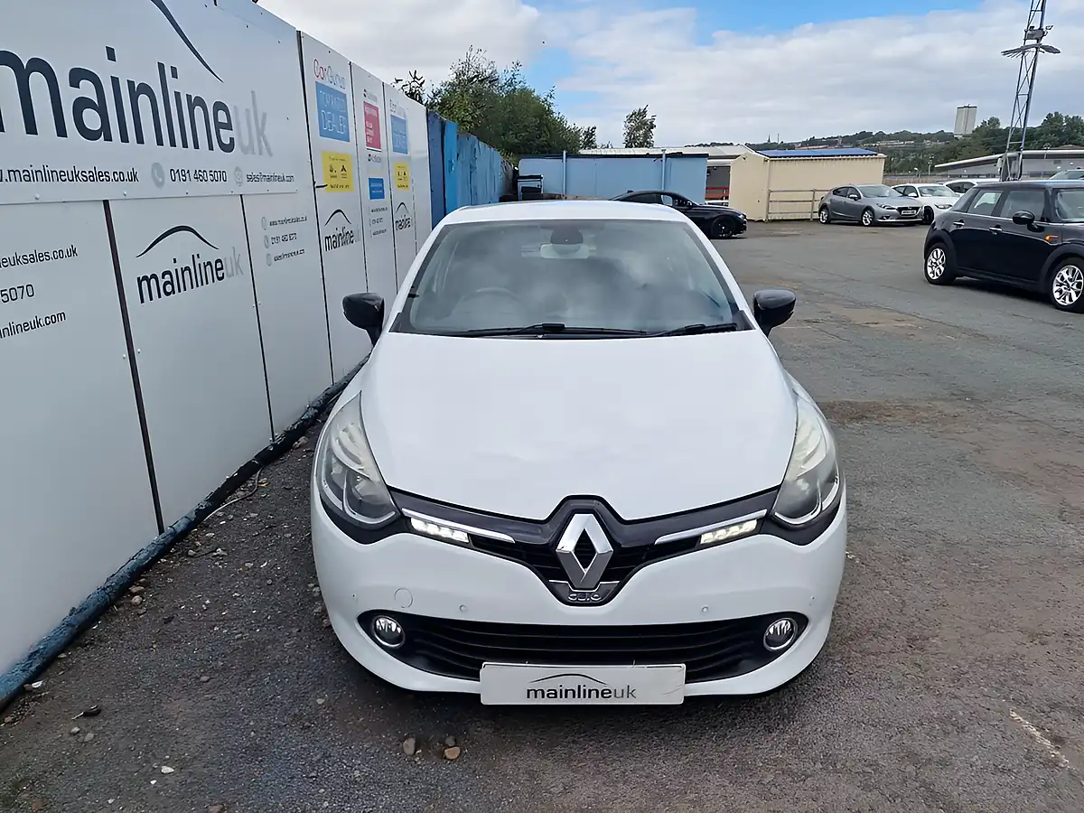 Used 2016 Renault Clio Dynamique S Nav White - Interior and Exterior details 7