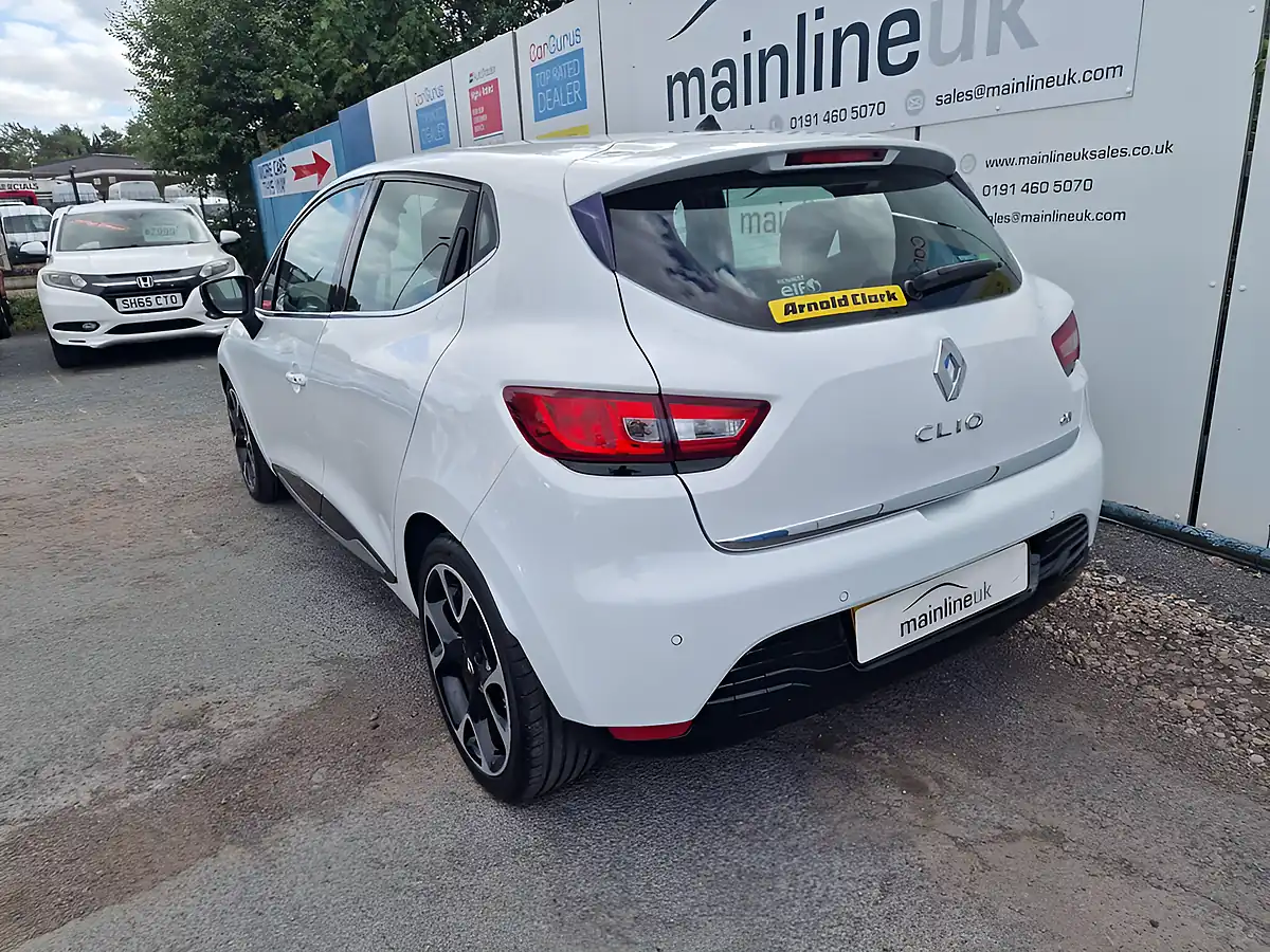 Used 2016 Renault Clio Dynamique S Nav White - Interior and Exterior details 9