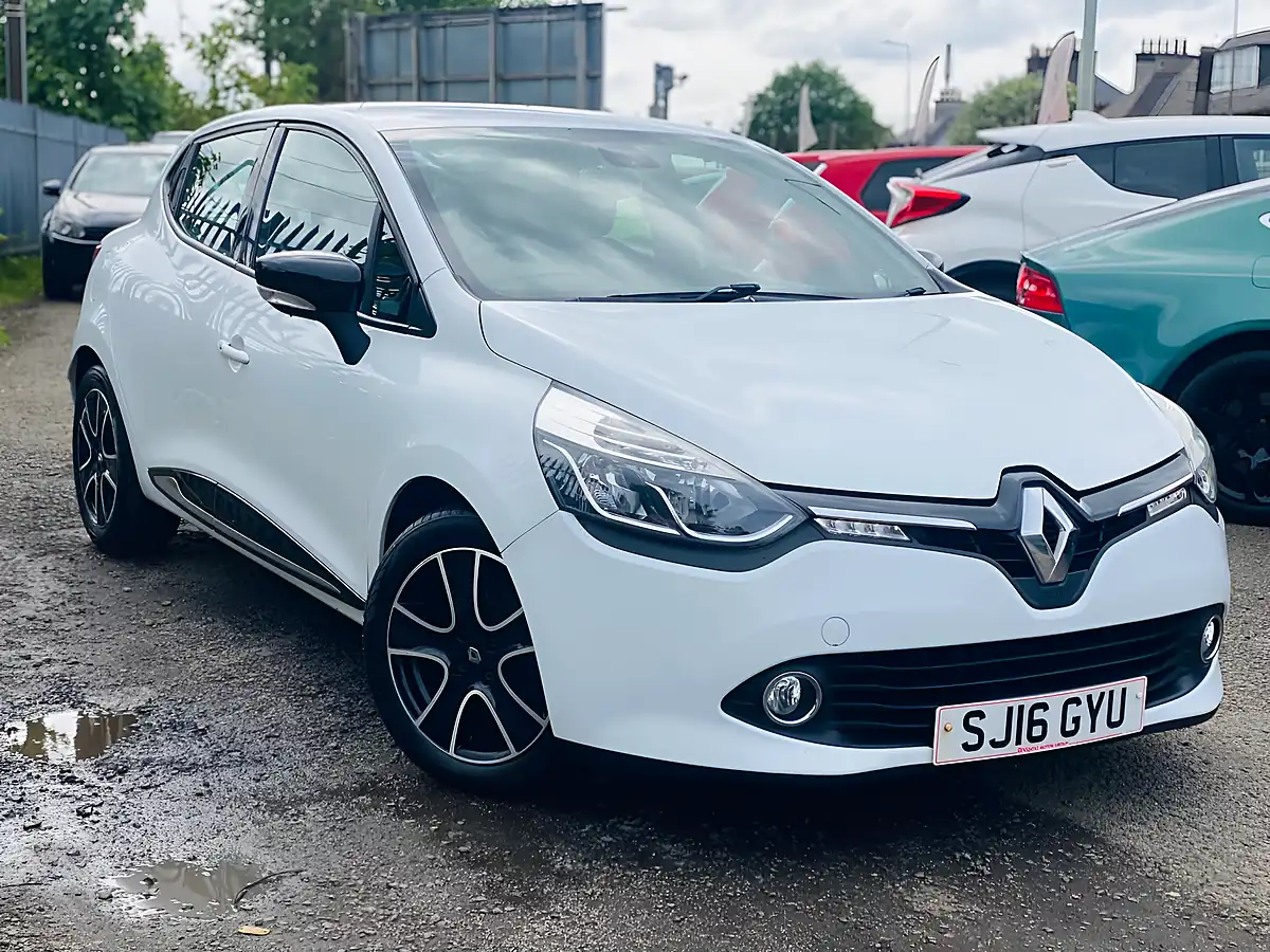 Used 2016 Renault Clio Dynamique White - Front View