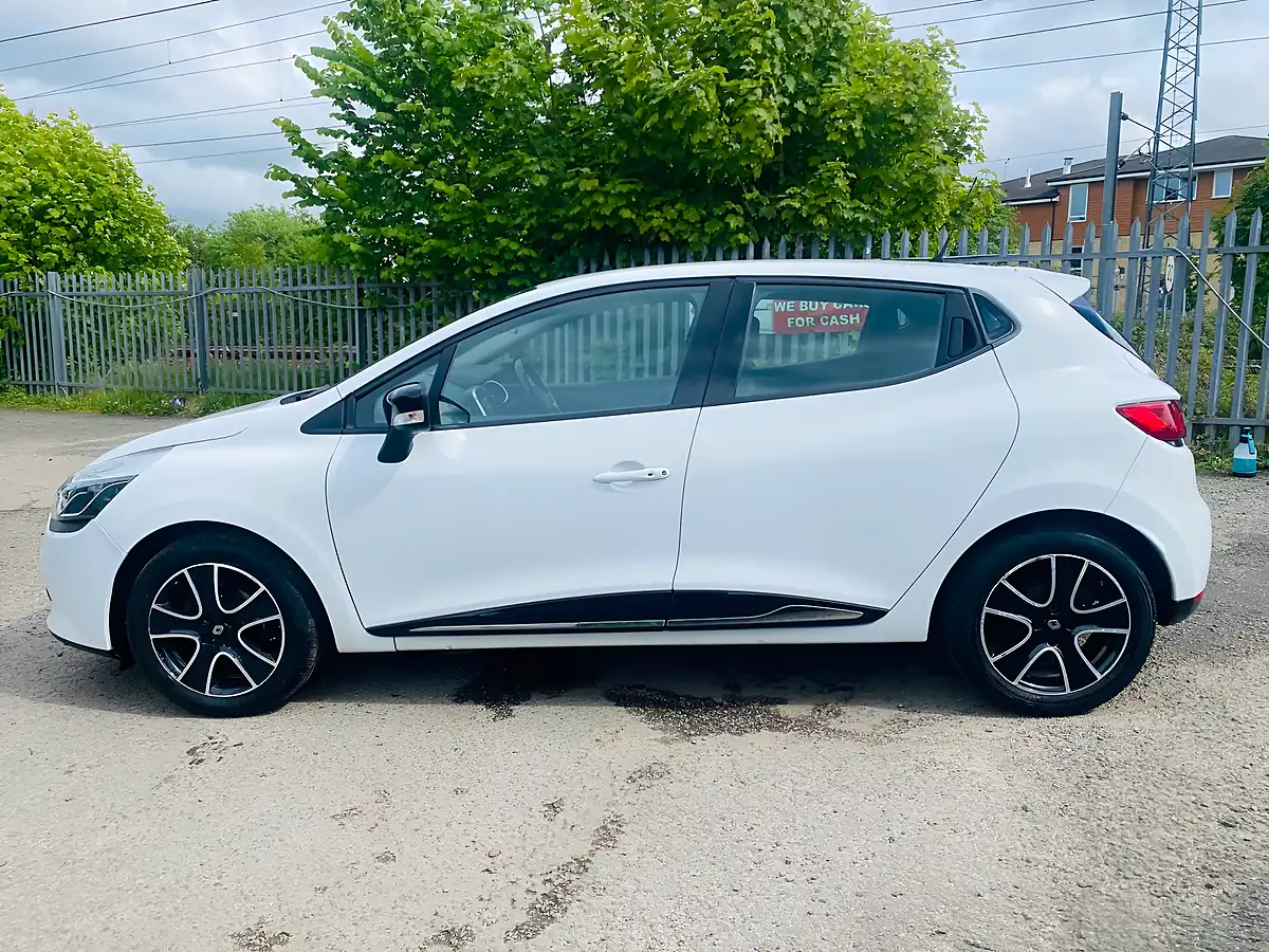 Used 2016 Renault Clio Dynamique White - Interior and Exterior details 10
