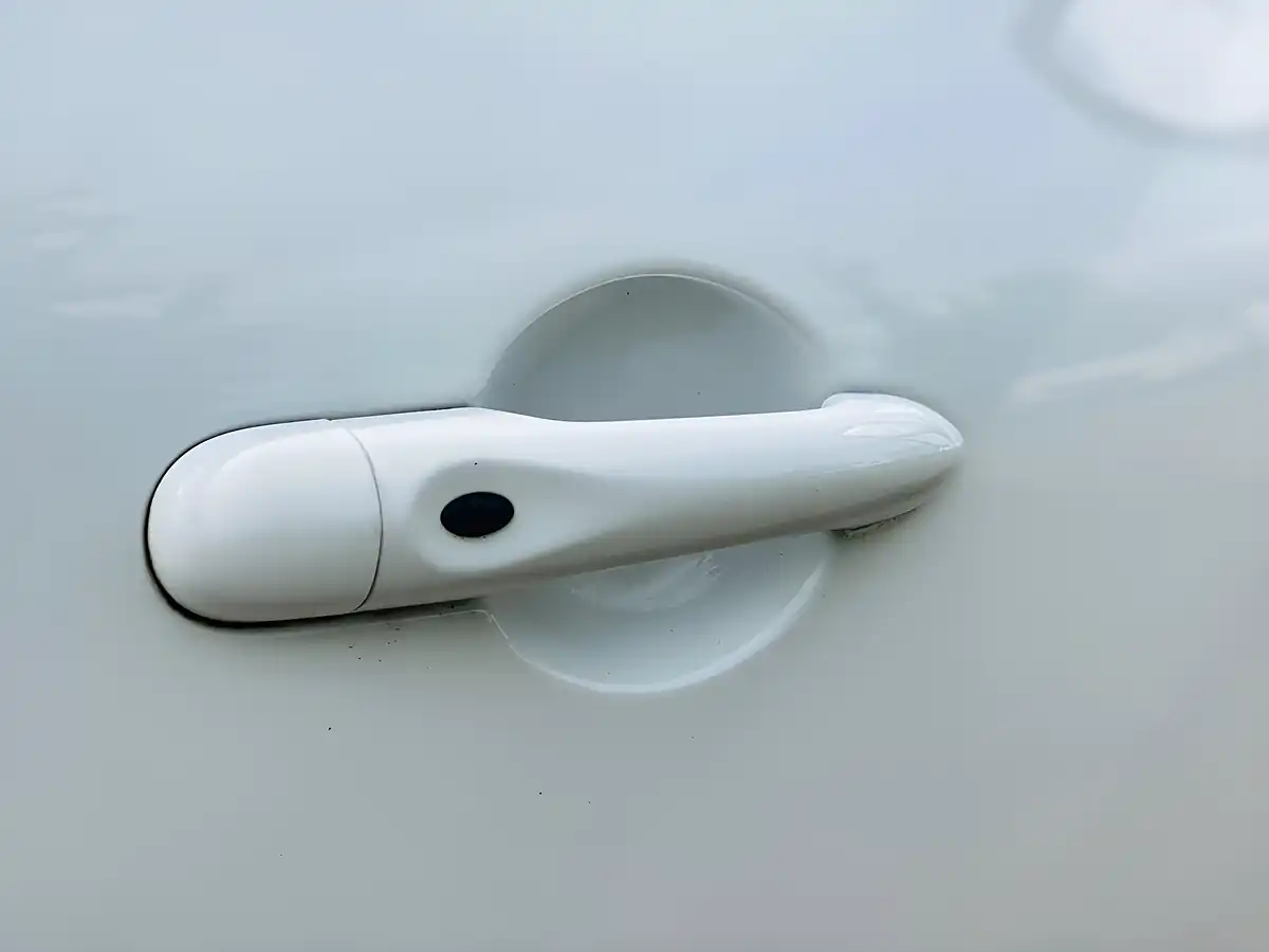 Used 2016 Renault Clio Dynamique White - Interior and Exterior details 11