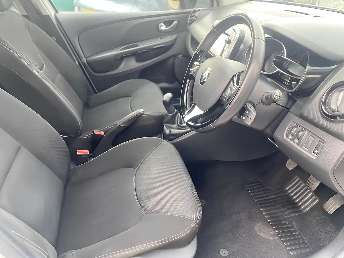 Used 2016 Renault Clio Dynamique White - Interior and Exterior details 15